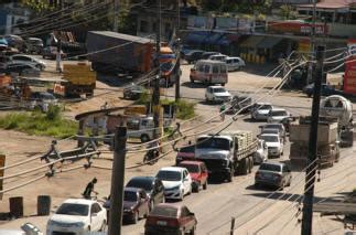 Km 32 Trânsito atrapalha a vida das pessoas Notícias de Nova Iguaçu