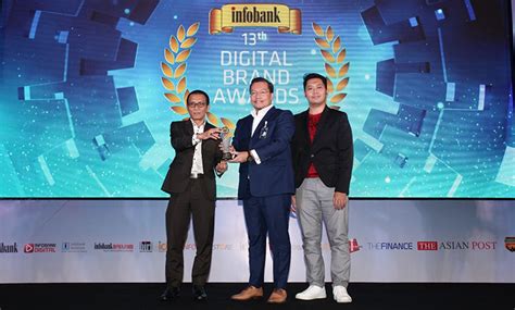 Dirut BRI Sunarso Dinobatkan The Best CEO In Digital Brand BRI Borong