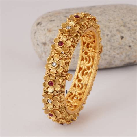 Alluring Kundan Kada Bangle South India Jewels