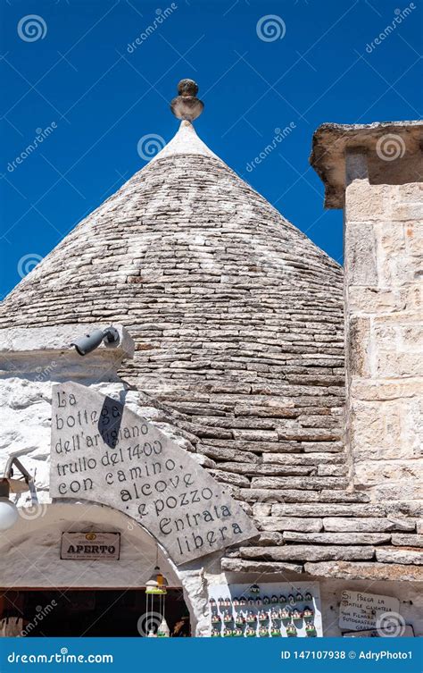 Alberobello Italy A Vila Pitoresca Do Trulli Casas De Pedra Constru