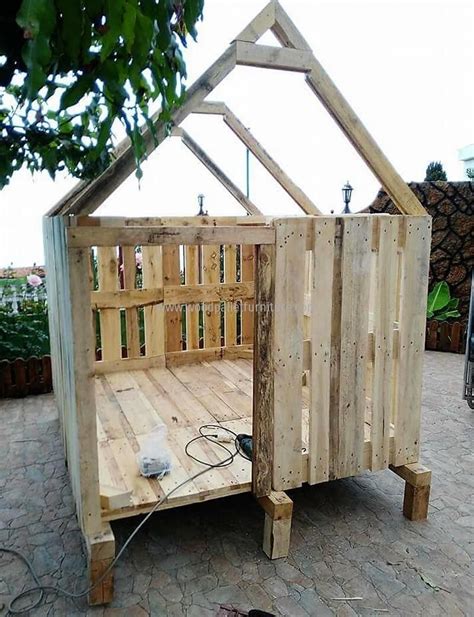 Diy Recycled Pallets Playhouse Pallet Kids Play Houses Pallet Playhouse