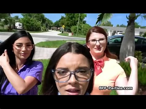 Follando A Tres Alumnas Nerds Con Gafas Xvideos