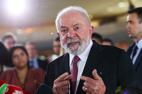 Lula é submetido a exame pós operatório em hospital em Brasília Jovem Pan