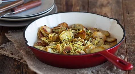 Жареный картофель на сковороде, пошаговый рецепт с фото