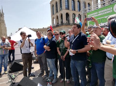 In 30 000 Allo Sciopero Dei Metalmeccanici A Milano