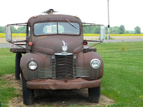 rusty old truck | Old trucks, Vintage trucks, Work truck