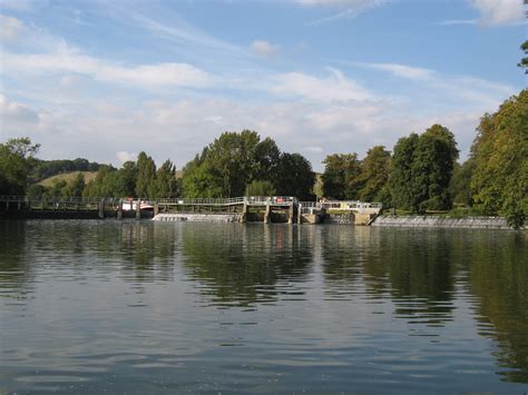 Img Weir At Mapledurham Lock River Thames Andrew Batram Flickr