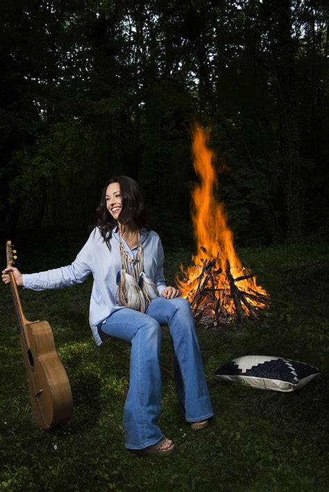 Natasha St Pier nous dévoile son nouveau clip Tous Les Acadiens