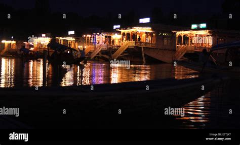 Dal Lake, Srinagar Stock Photo - Alamy