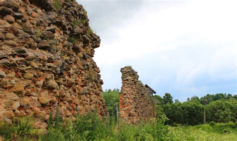 Кревский замок - фото, история, время постройки, расстояние от Минска