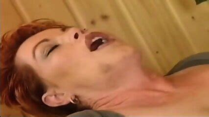 Deutsch MILF Kira Red Raue Gefickt Von Midget Red XXX