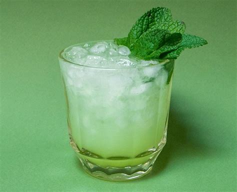 Absinthe Frappe: Classic New Orleans Cocktail