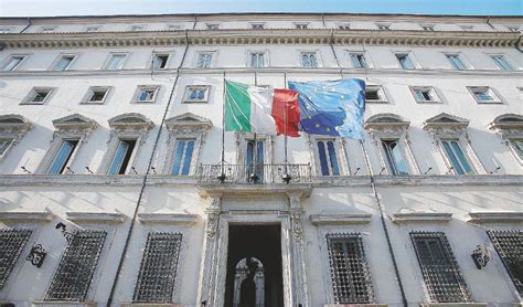 Cerimonia Della Campanella In Diretta Il Passaggio Di Consegne Tra