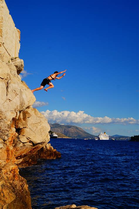 Cliff Diving In Dubrovnik Croatia Cliff Diving Diving Travel