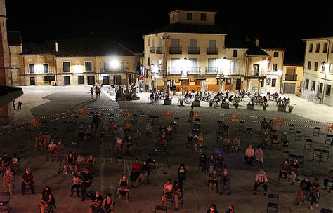 Tr O Mejunje En La Plaza Mayor De Torrelaguna De Agosto De