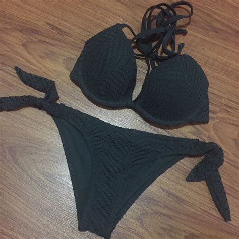 H M Emerald Green Two Piece Bikini Women S Fashion Swimwear Bikinis Swimsuits On Carousell