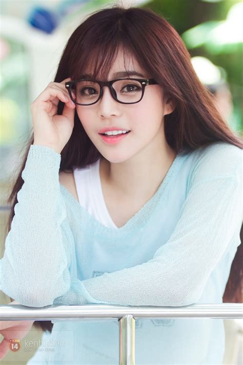 Nh Ng Hot Girl Vi T S H U G Ng M T V Line Th I Th Ng Hot Girl Mat V Line Cam Nhon