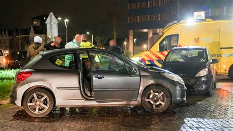 Gewonde Bij Botsing Tussen Twee Autos In Assen Oozo Nl