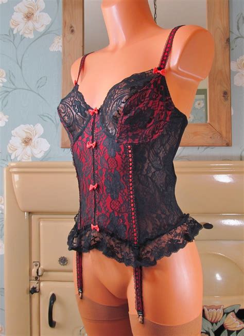 Vintage Sexy Black And Red Lace 4 Strap Suspender Basque Garter Cami UK