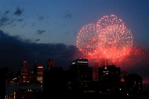 Photos Detroit River Fireworks Sparkle The Sky Over Windsor