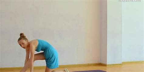 Spreading Legs And Pussy As Sexy Gymnast Tnaflix