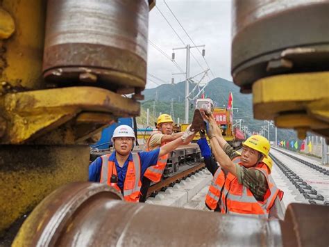 通车又近一步！郑万高铁重庆段铺轨顺利完成 城建交通 精品万州