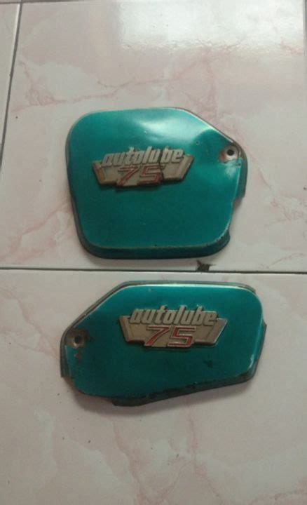 Tepong Tutup Aki Set Emblem Kiri Kanan Original Yamaha V Minus Sesuai