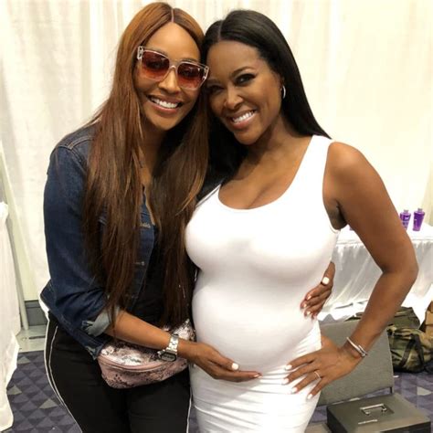 Whoa Mama Kenya Moore Glows As She Gloriously Shows Off Growing Baby Bump