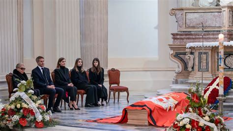 I Funerali Di Vittorio Emanuele Di Savoia Al Duomo Di Torino Le Foto