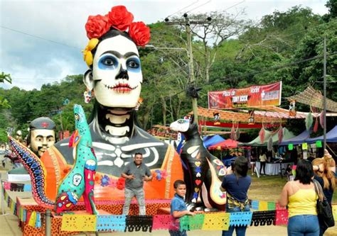 Declaran Las Chimeneas Gigantes Y El Paseo Real De Las Chimeneas Como