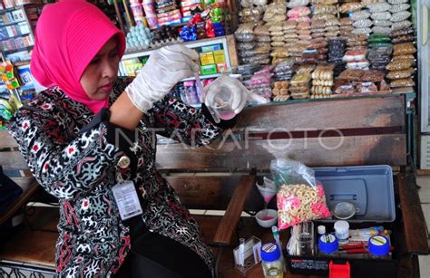 MAKANAN KADALUARSA DAN FORMALIN ANTARA Foto