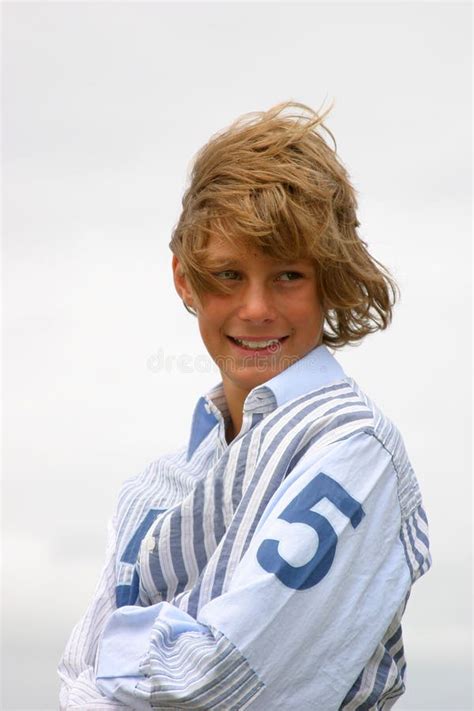Gelukkige Blonde Jongen Stock Afbeelding Image Of Taai 184017