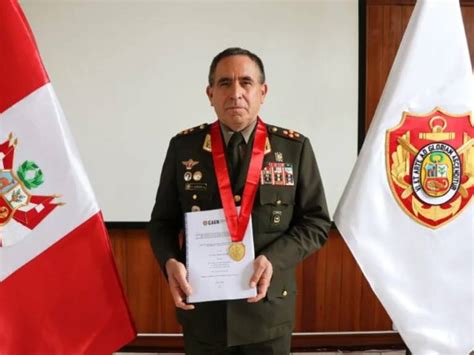 Renuncia El Comandate General Del Ejército Peruano Tras Disolución Del