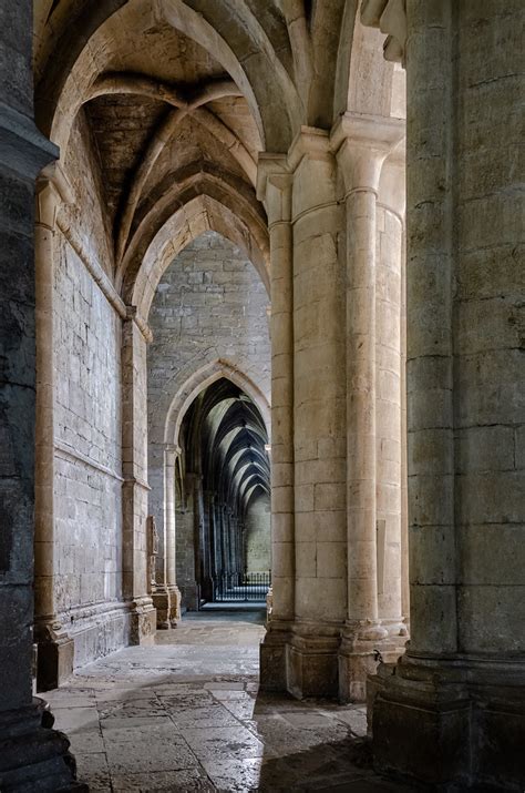 Curvas Columnas Y Capiteles 1 De 1 Monestir De Poblet T Flickr