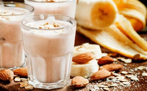 El batido de plátano y almendras para mejorar tu energía