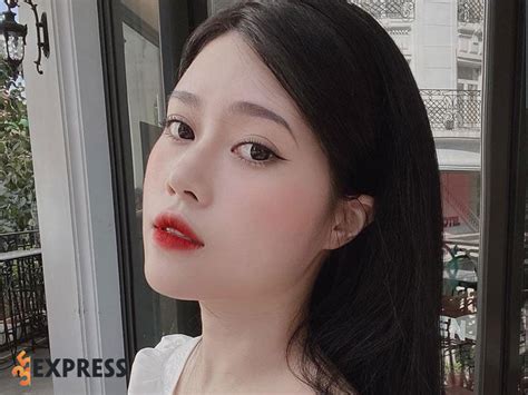 Streamer Thủy Tiên là ai Sự nghiệp của hot girl x xinh đẹp tài năng