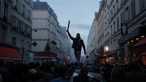 Sukob Policije I Demonstranata U Parizu Posle Pucnjave Kod Kurdskog Centra