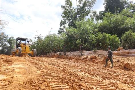 Pembukaan Badan Jalan Mulai Bergulir Pasca Pembukaan TMMD KE 119 Kodim