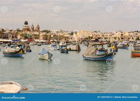 Barcos Coloridos Observados Tradicionales Luzzu En El Puerto Del Pueblo