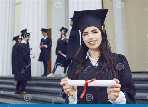 El Arte Del Discurso Inspirando A Una Graduada Hacia Nuevas Metas