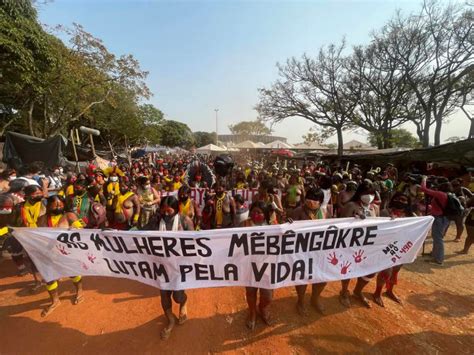 Marcha Das Mulheres Indígenas Reúne Milhares Em Brasília