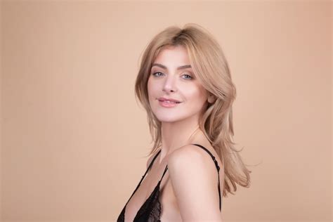 Belle Femme En Lingerie Noire Sexy Photo Premium