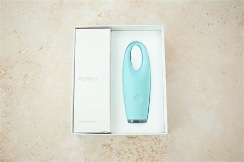 Foreo Iris eye massager review / Does it really work? - Christinahello