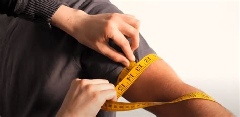 How to Measure Your Biceps (With Pictures) - kiwisizing.com