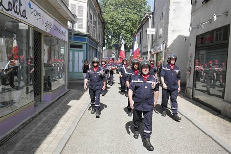 155 Jeunes Sapeurs Pompiers Se Sont Réunis à Dun Sur Auron Dun Sur