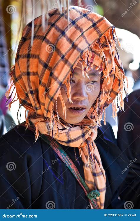 Frau Des Stammes PA O Myanmar Redaktionelles Stockfotografie Bild