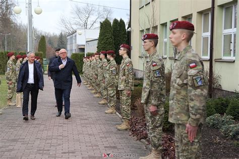 Uroczystość nadania imienia i przekazania sztandaru Szkole Podstawowej