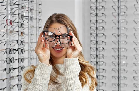 How to Determine Face Shape for Glasses | Calgary Optometry