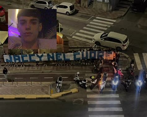 Cagliari Scooter E Striscione In Ricordo Del 17enne Morto Jaccy Nel