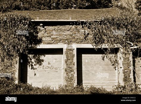 Abandoned Garage Hi Res Stock Photography And Images Alamy